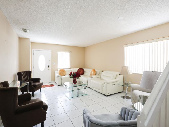 Продажа дома по адресу 13741 SW 160th Terrace - фото 6818683