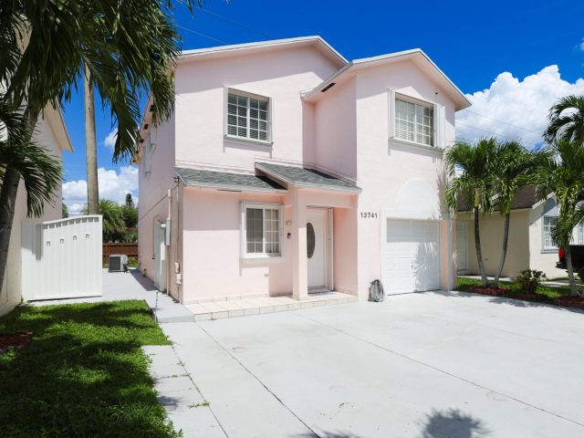 Продажа дома по адресу 13741 SW 160th Terrace - фото 6818686