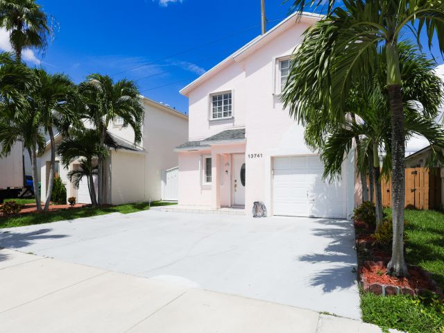 Продажа дома по адресу 13741 SW 160th Terrace - фото 6818687