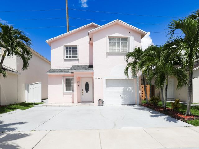 Продажа дома по адресу 13741 SW 160th Terrace - фото 6818688