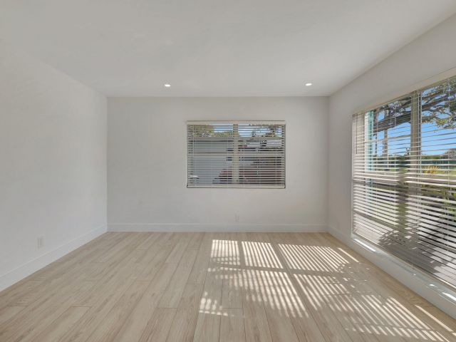 Продажа дома по адресу 325 De Carie Street - фото 6618548