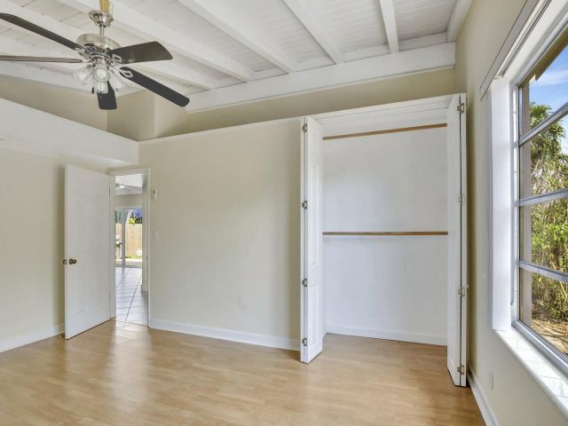 Продажа дома по адресу 1733 SW 5th Court - фото 6552919