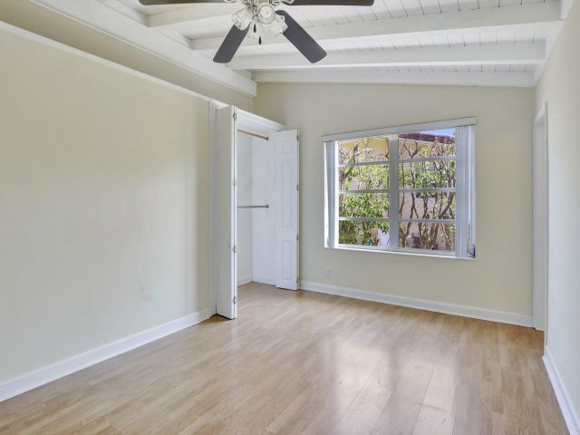 Продажа дома по адресу 1733 SW 5th Court - фото 6552920