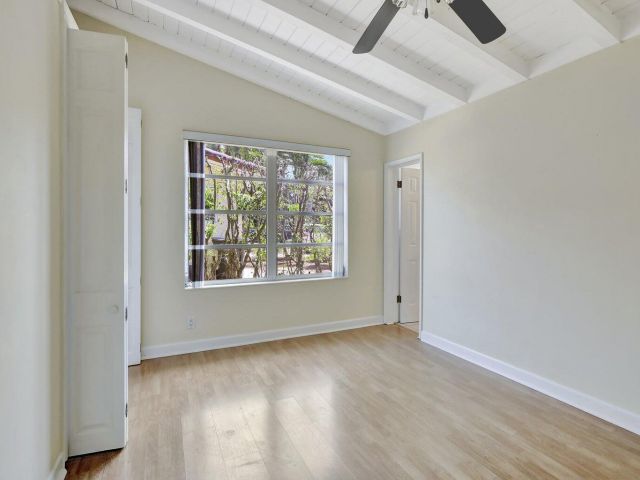 Продажа дома по адресу 1733 SW 5th Court - фото 6552921