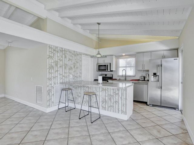 Продажа дома по адресу 1733 SW 5th Court - фото 6552922