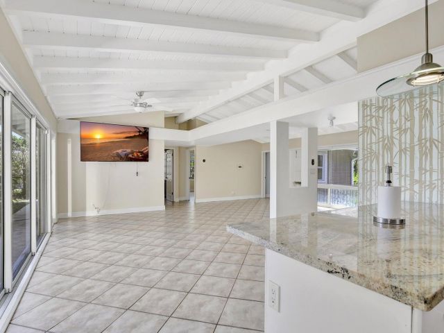 Продажа дома по адресу 1733 SW 5th Court - фото 6552925