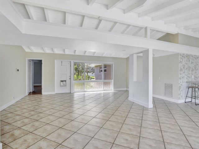 Продажа дома по адресу 1733 SW 5th Court - фото 6552927