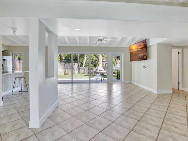 Продажа дома по адресу 1733 SW 5th Court - фото 6552929