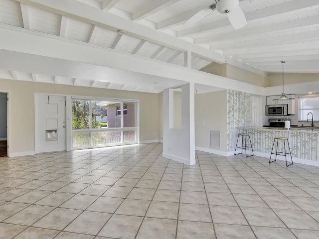 Продажа дома по адресу 1733 SW 5th Court - фото 6552930