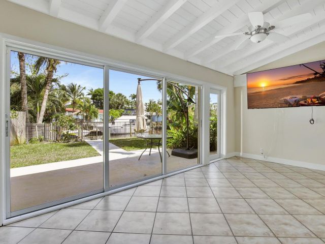 Продажа дома по адресу 1733 SW 5th Court - фото 6552931