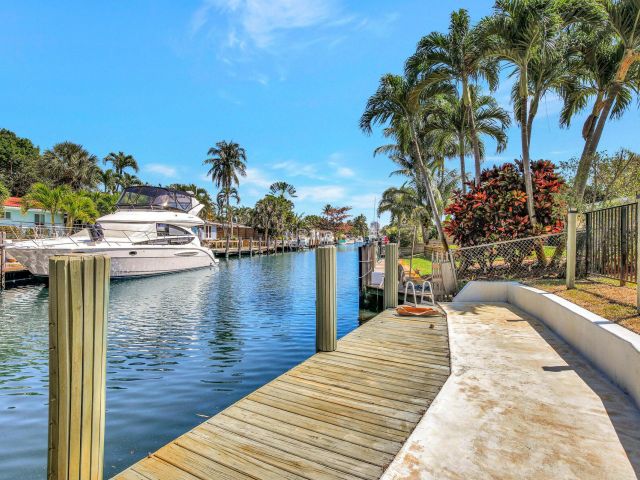 Продажа дома по адресу 1733 SW 5th Court - фото 6552932