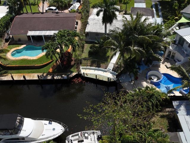 Продажа дома по адресу 1733 SW 5th Court - фото 6552933