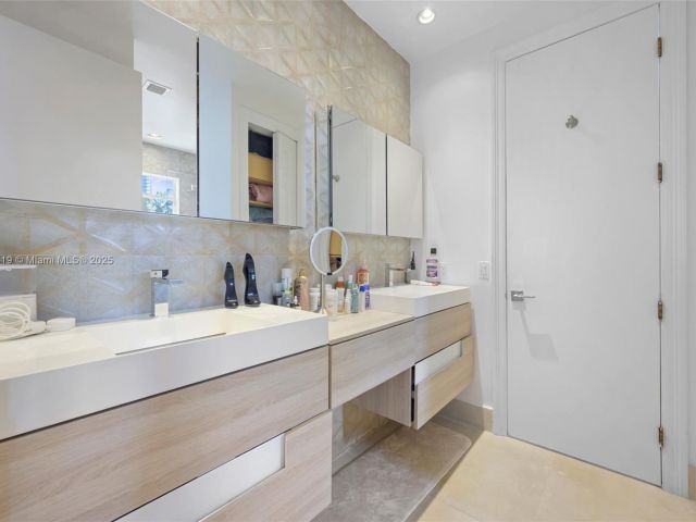 Дом в аренду по адресу 19460 39th Ct 19460 - фото 6551374