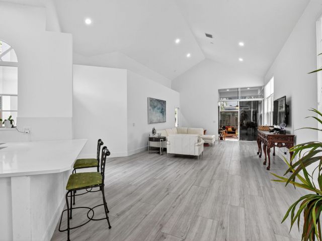 Дом в аренду по адресу 6668 NW 25th Terrace - фото 6644175