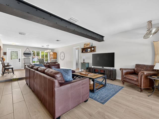 Дом в аренду по адресу 1101 SE 9th Terrace - фото 6551720