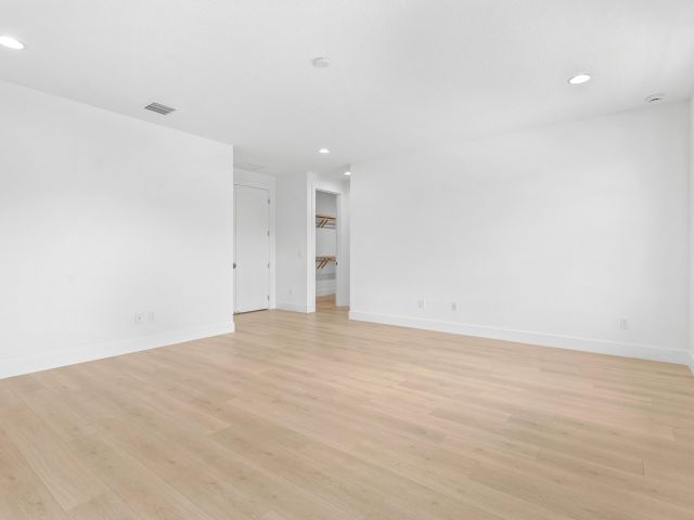 Продажа дома по адресу 1450 SW 23rd Street - фото 6579466