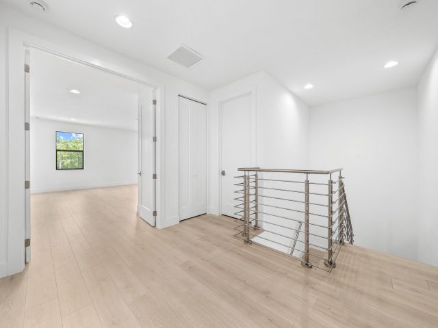 Продажа дома по адресу 1450 SW 23rd Street - фото 6579469