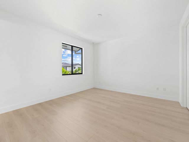 Продажа дома по адресу 1450 SW 23rd Street - фото 6579471