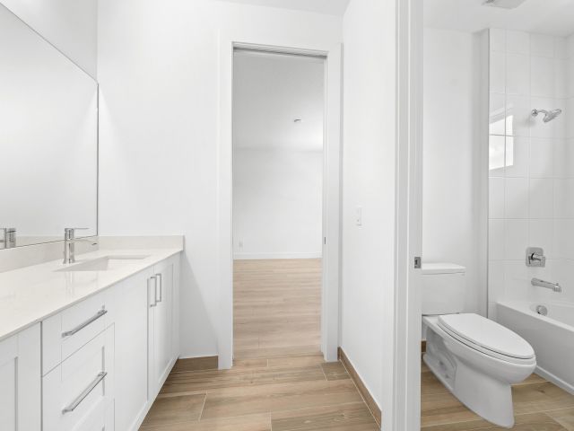 Продажа дома по адресу 1450 SW 23rd Street - фото 6579472