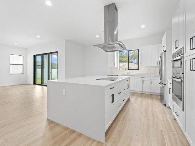 Продажа дома по адресу 1450 SW 23rd Street - фото 6579478