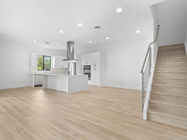 Продажа дома по адресу 1450 SW 23rd Street - фото 6579480