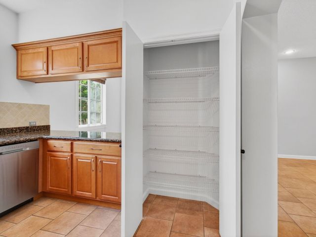 Дом в аренду по адресу 4582 Danson Way - фото 6595579