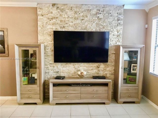 Дом в аренду по адресу 1071 NW 33rd Ct - фото 7427497