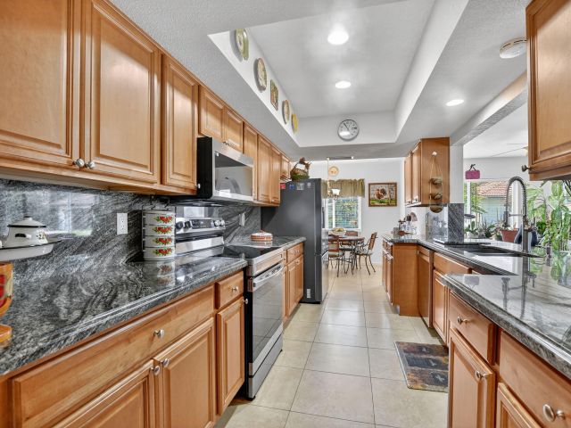 Дом в аренду по адресу 328 NW 42nd Street - фото 6594089