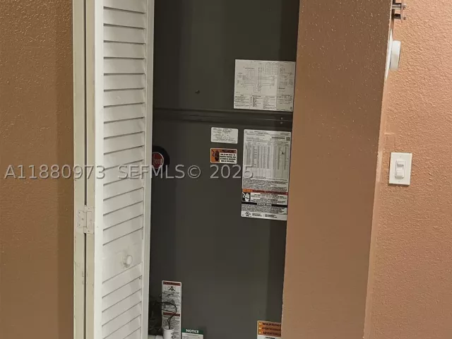 Продажа дома по адресу 7130 NW 21st Ct - фото 8910769