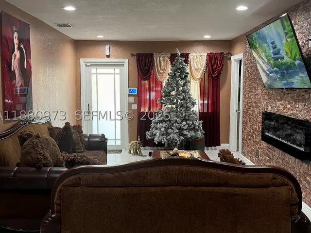 Продажа дома по адресу 7130 NW 21st Ct - фото 8910773