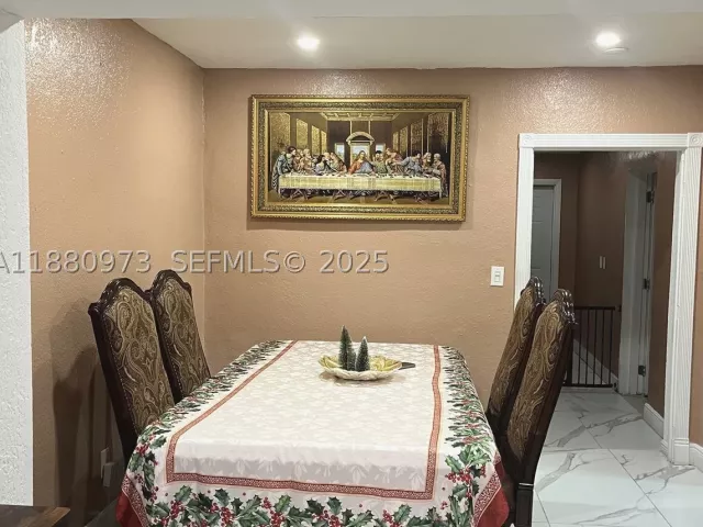 Продажа дома по адресу 7130 NW 21st Ct - фото 8910775