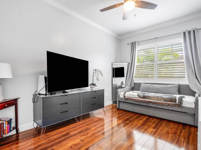 Дом в аренду по адресу 605 Avenue H - фото 6616719