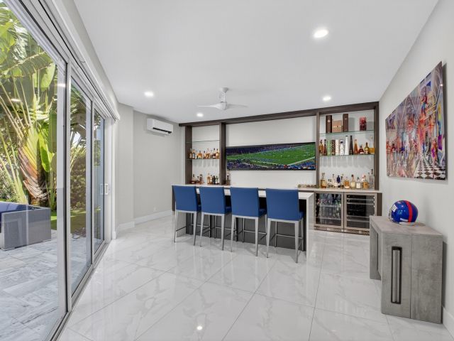 Продажа дома по адресу 6529 NW 40th Court - фото 6611372