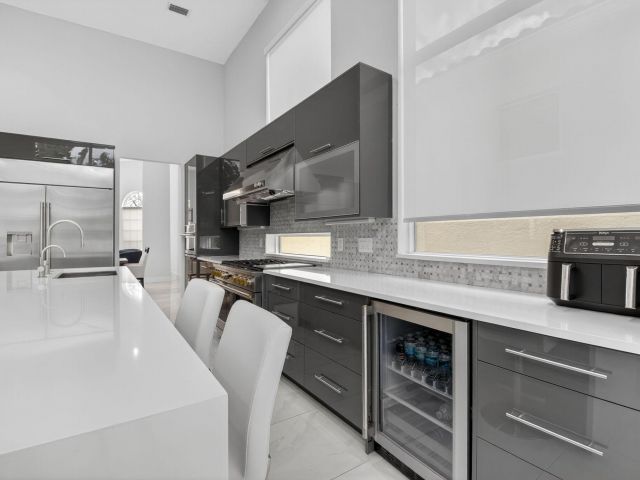 Продажа дома по адресу 6529 NW 40th Court - фото 6611373