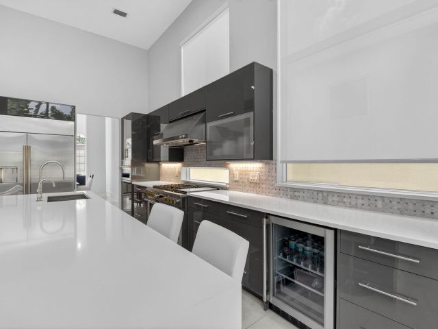 Продажа дома по адресу 6529 NW 40th Court - фото 6611375