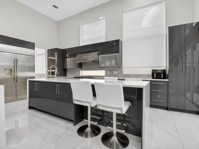 Продажа дома по адресу 6529 NW 40th Court - фото 6611377