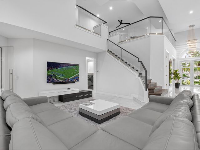 Продажа дома по адресу 6529 NW 40th Court - фото 6611378