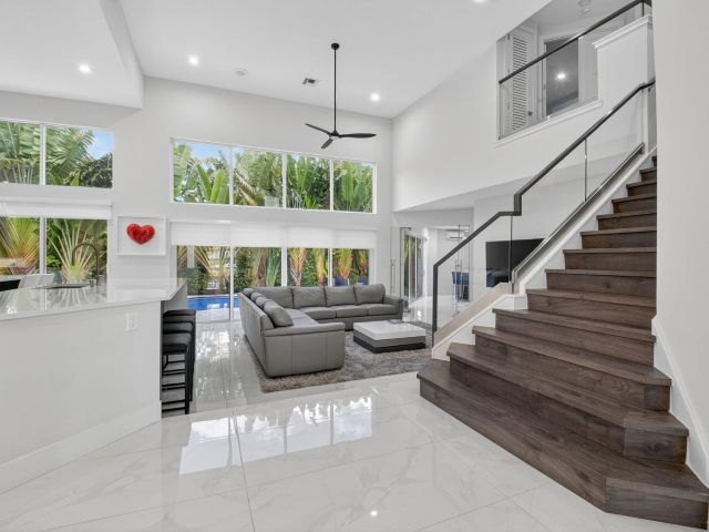 Продажа дома по адресу 6529 NW 40th Court - фото 6611381