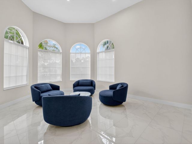 Продажа дома по адресу 6529 NW 40th Court - фото 6611388