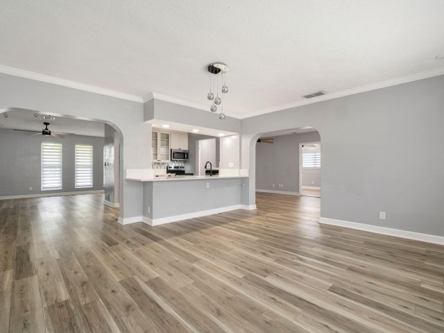 Продажа дома по адресу 1571 SW 13th Drive - фото 6594130