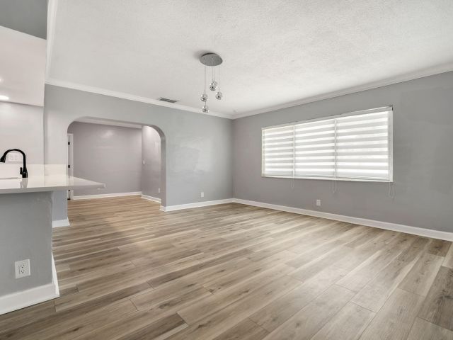 Продажа дома по адресу 1571 SW 13th Drive - фото 6594131