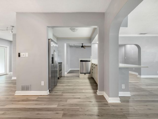 Продажа дома по адресу 1571 SW 13th Drive - фото 6594132