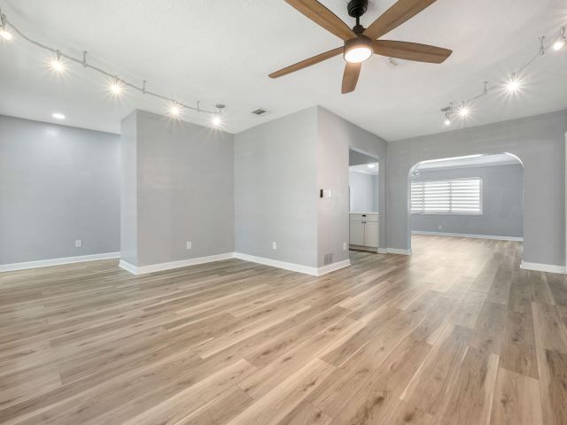 Продажа дома по адресу 1571 SW 13th Drive - фото 6594133