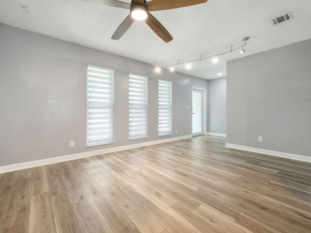 Продажа дома по адресу 1571 SW 13th Drive - фото 6594134