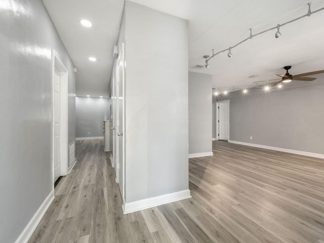 Продажа дома по адресу 1571 SW 13th Drive - фото 6594135