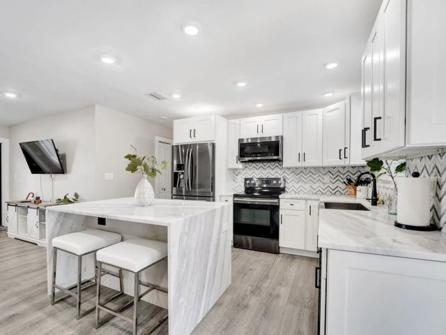 Продажа дома по адресу 4682 NW 3rd Avenue - фото 6622850