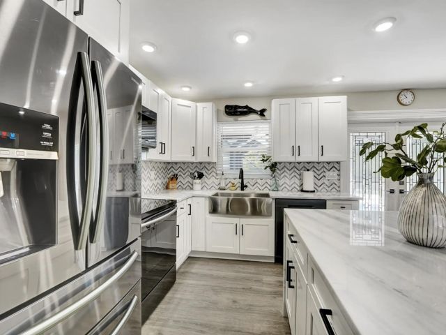 Продажа дома по адресу 4682 NW 3rd Avenue - фото 6622852