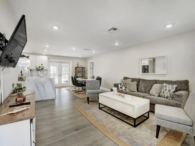 Продажа дома по адресу 4682 NW 3rd Avenue - фото 6622855