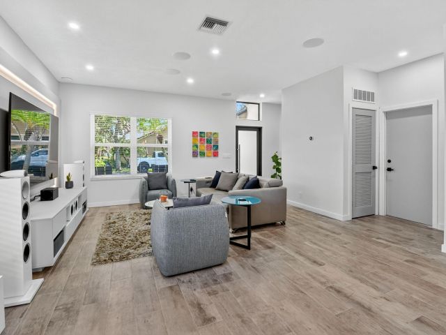 Продажа дома по адресу 494 Enfield Court - фото 6595456