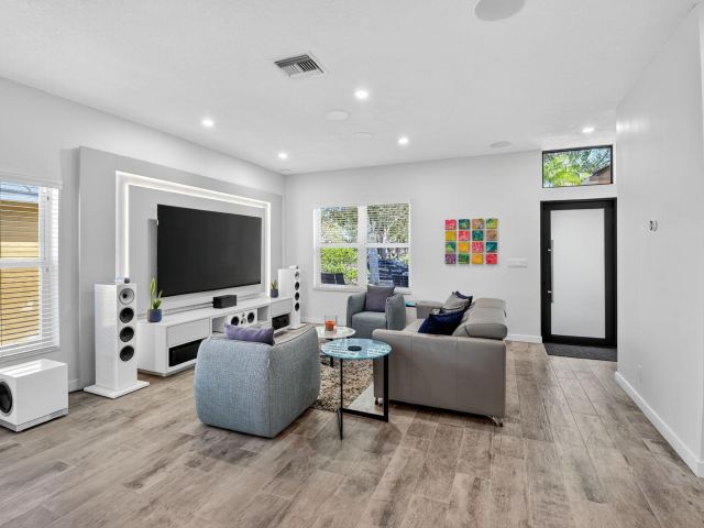 Продажа дома по адресу 494 Enfield Court - фото 6595457